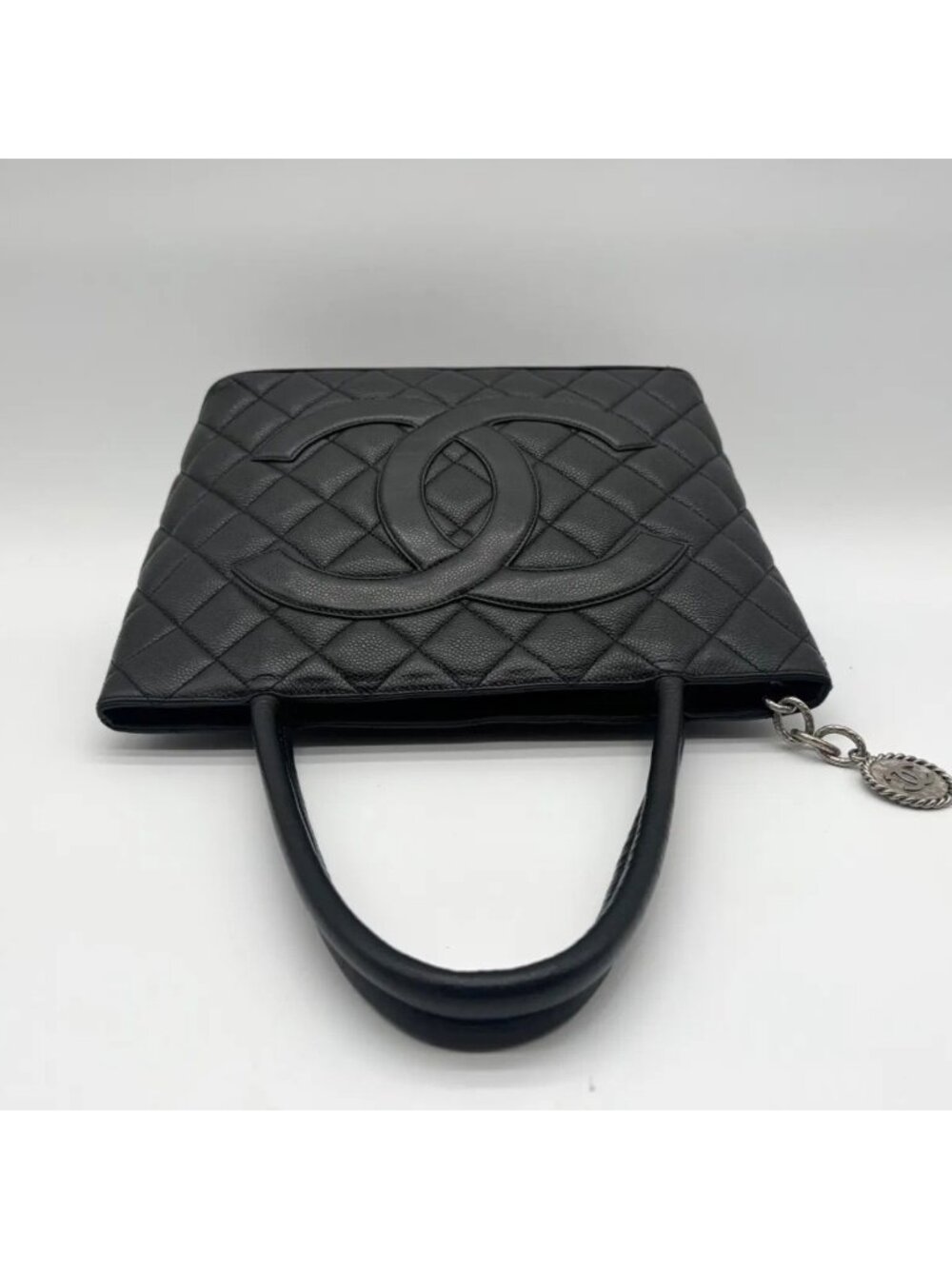 Chanel Tote Medallion CC Logo Silver Caviar Leather Quilted Black - Picture 5 of 15